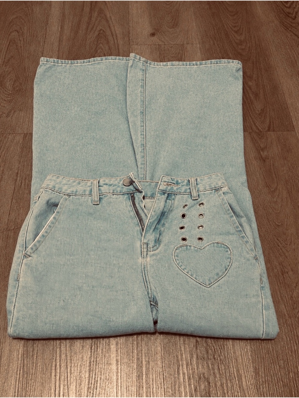 SHEIN Light Blue Straight-Leg Jeans with Heart Patch
